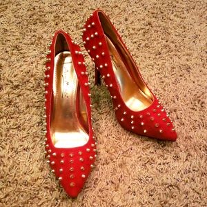 Anne Michelle "Sensuous" red pump